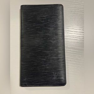 Louie Vuitton Bi-fold wallet